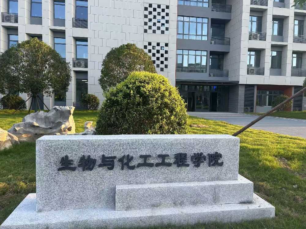 云林县扬州职业大学体育场高杆灯项目